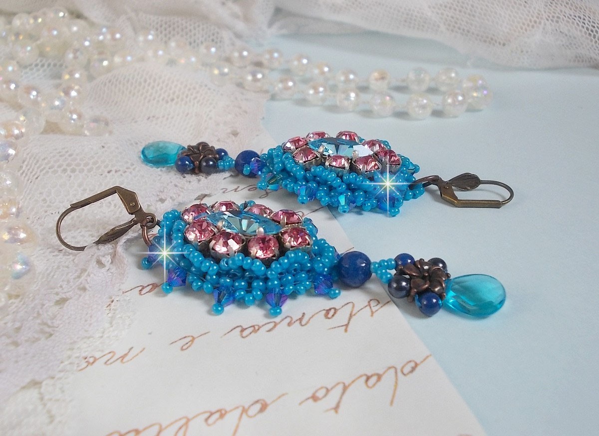 BO Belle Epoque geborduurd met Swarovski kristallen, metalen kralen, ronde parels en rocailles.