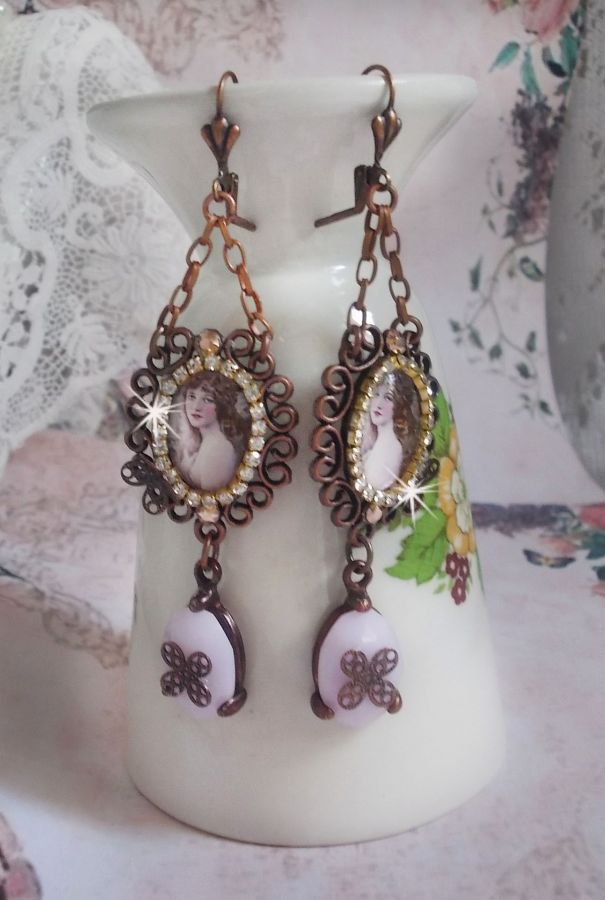 BO Blondy Roses gemaakt met PureCrystal cabochons, vergrootglas cabochons, medaillons en een strass ketting.