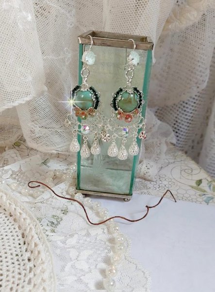 BO Blush Light green mont&eacute;es avec cabochons, estampes, breloques, perles Cristal Swarovski