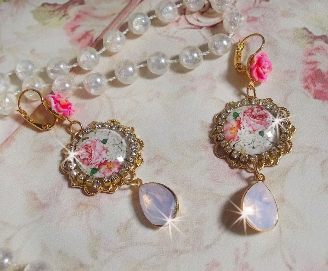 BO Bouquet Valentine gemaakt met rozenboeket glazen cabochons, hars cabochons en Swarovski kristallen. 