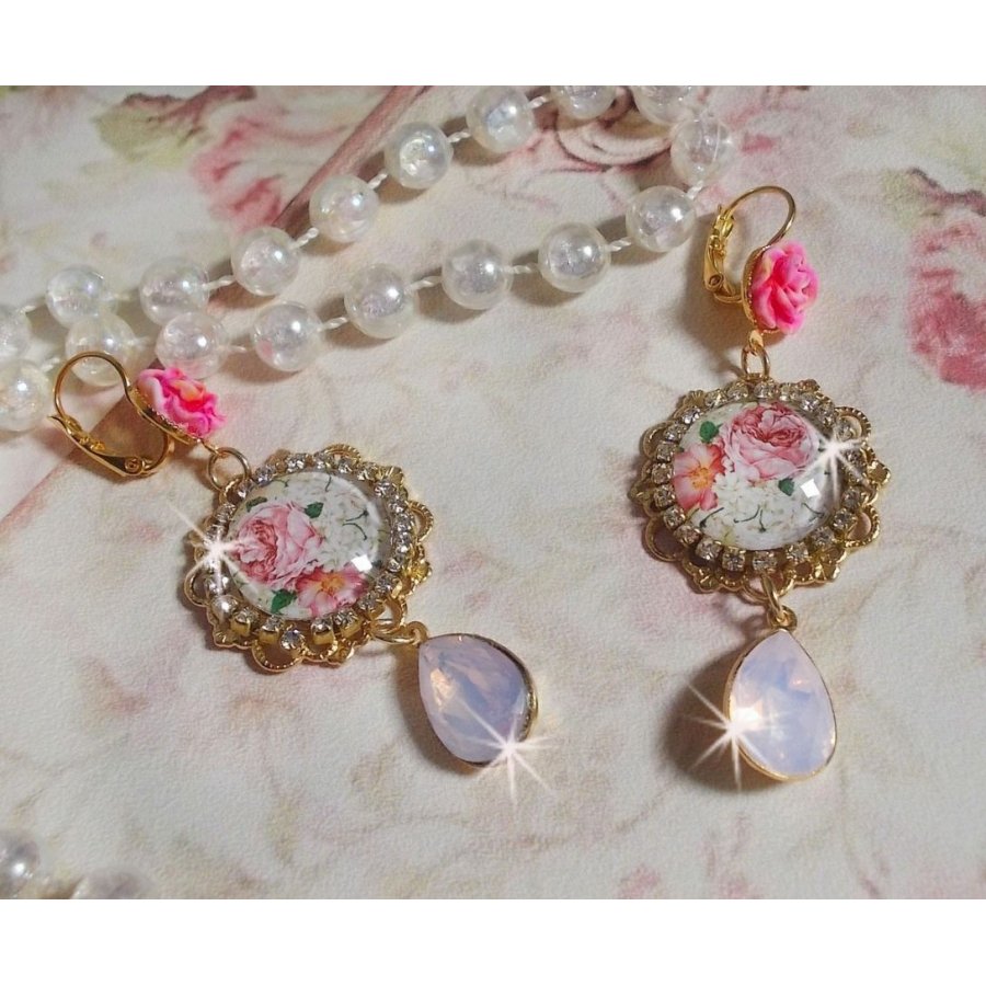 BO Bouquet Valentine gemaakt met rozenboeket glazen cabochons, hars cabochons en Swarovski kristallen. 
