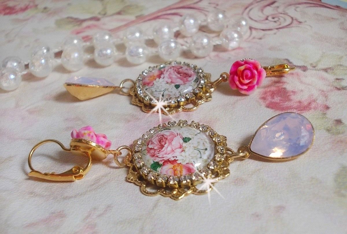 BO Bouquet Valentine gemaakt met rozenboeket glazen cabochons, hars cabochons en Swarovski kristallen. 