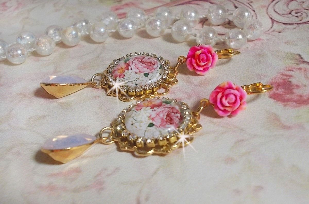 BO Bouquet Valentine gemaakt met rozenboeket glazen cabochons, hars cabochons en Swarovski kristallen. 