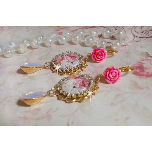 BO Bouquet Valentine gemaakt met rozenboeket glazen cabochons, hars cabochons en Swarovski kristallen. 