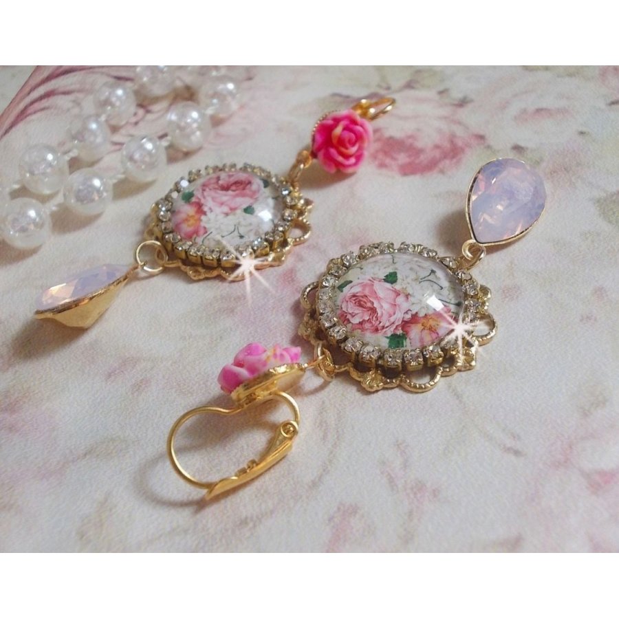 BO Bouquet Valentine gemaakt met rozenboeket glazen cabochons, hars cabochons en Swarovski kristallen. 