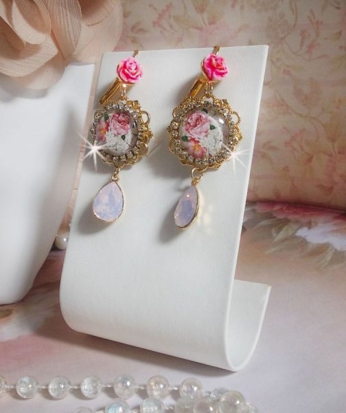 BO Bouquet Valentine gemaakt met rozenboeket glazen cabochons, hars cabochons en Swarovski kristallen. 