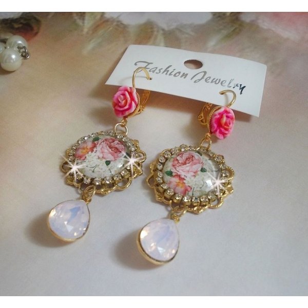 BO Bouquet Valentine gemaakt met rozenboeket glazen cabochons, hars cabochons en Swarovski kristallen. 