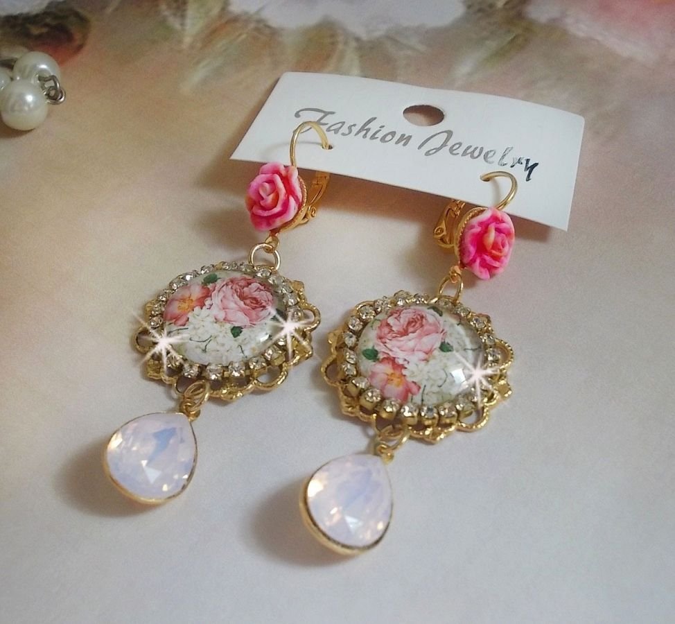 BO Bouquet Valentine gemaakt met rozenboeket glazen cabochons, hars cabochons en Swarovski kristallen. 