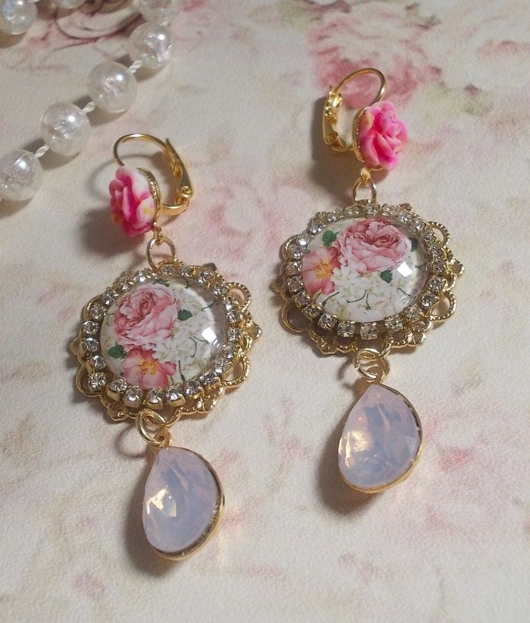 BO Bouquet Valentine gemaakt met rozenboeket glazen cabochons, hars cabochons en Swarovski kristallen. 