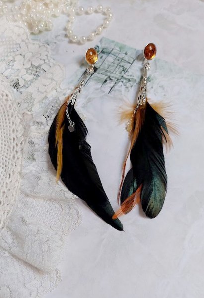 BO Chant du Coq avec des plumes de Coq et Cygne, cha&icirc;ne argent, cabochons r&eacute;sine et clous en laiton