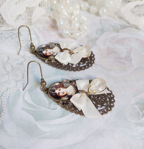 BO Charme Shabby Chic créées avec perles Cristal Swarovski, cabochons loupes, strass, crochets laitons