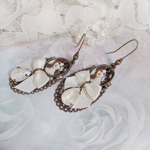 BO Charme Shabby Chic créées avec perles Cristal Swarovski, cabochons loupes, strass, crochets laitons