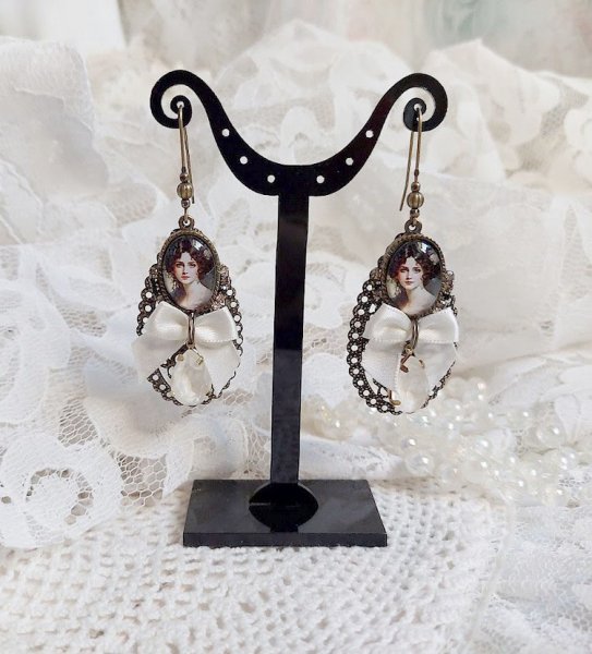 BO Charme Shabby Chic cr&eacute;&eacute;es avec perles Cristal Swarovski, cabochons loupes, strass, crochets laitons