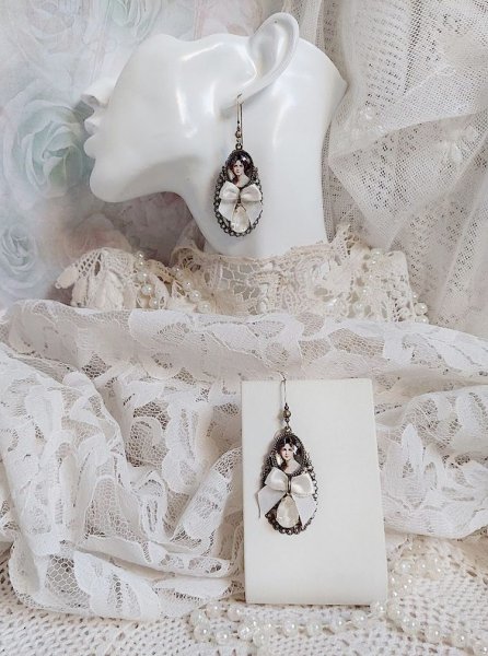 BO Charme Shabby Chic cr&eacute;&eacute;es avec perles Cristal Swarovski, cabochons loupes, strass, crochets laitons