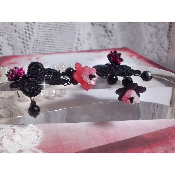 BO Cocktail Sangria gemaakt met zeer oud zwart kant, kristallen, matte bloemen, hars cabochons en zwarte accessoires.