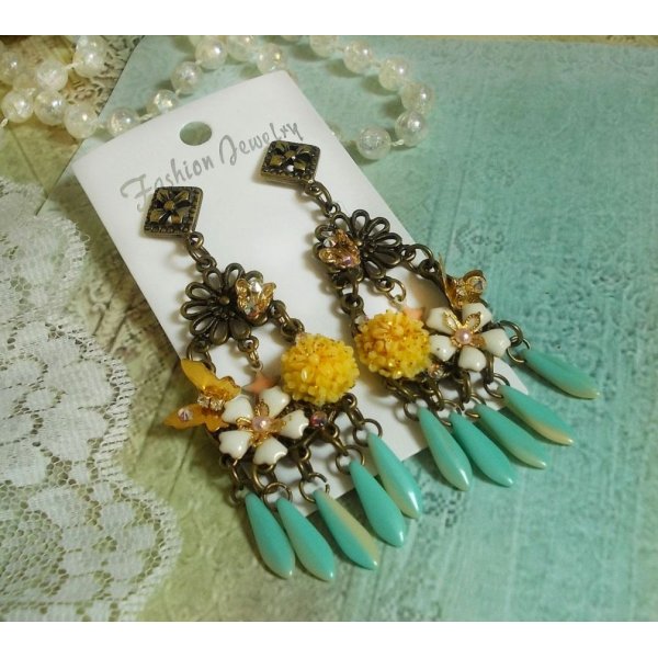 BO Lentehart gemaakt met dolken, harsbloemen, PureCrystal en bedels