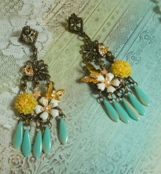 BO Lentehart gemaakt met dolken, harsbloemen, PureCrystal en bedels