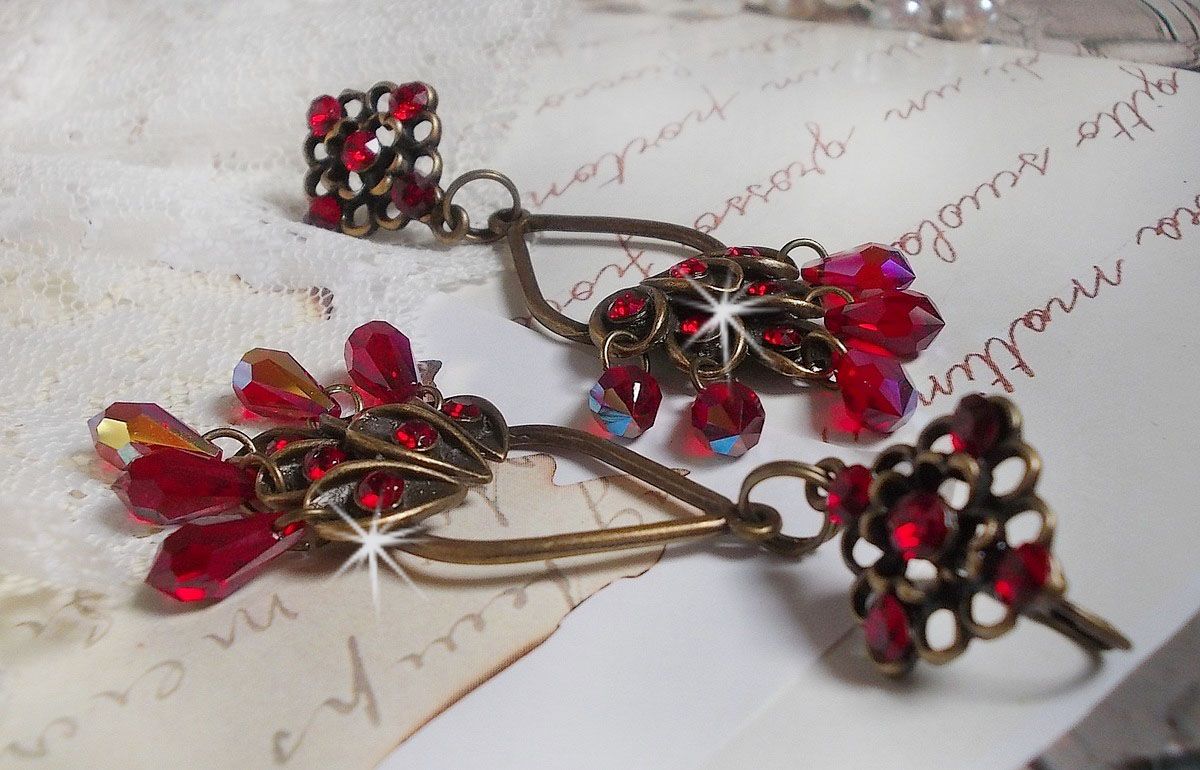 BO Irresistible Ruby Collection gemonteerd op kandelaars met Swarovski kristallen