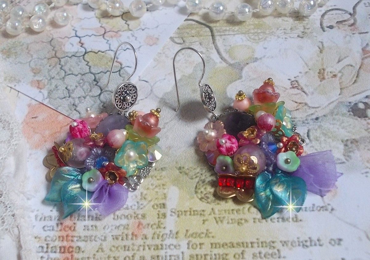 BO Lente Chic Krans gemaakt met diverse bloemen, Murano parels, kristallen, diverse accessoires en oorhaken in Zilver 925/1000