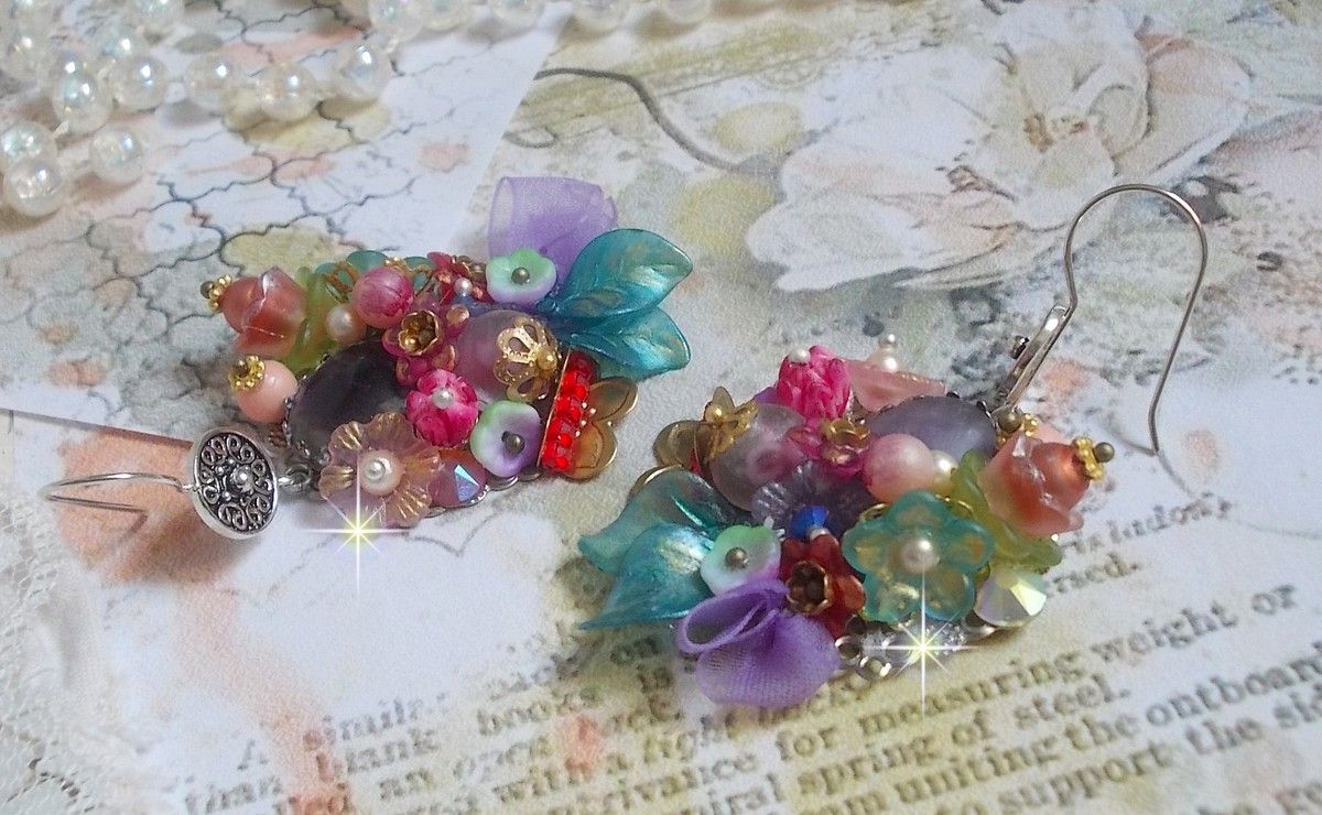 BO Lente Chic Krans gemaakt met diverse bloemen, Murano parels, kristallen, diverse accessoires en oorhaken in Zilver 925/1000