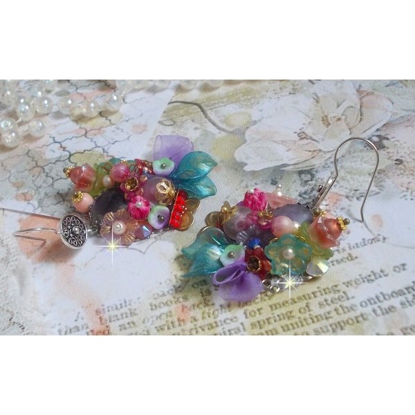 BO Lente Chic Krans gemaakt met diverse bloemen, Murano parels, kristallen, diverse accessoires en oorhaken in Zilver 925/1000