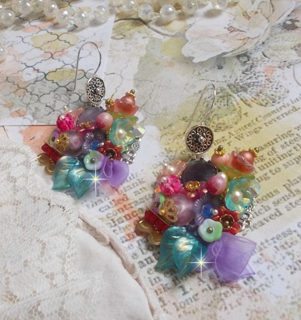BO Lente Chic Krans gemaakt met diverse bloemen, Murano parels, kristallen, diverse accessoires en oorhaken in Zilver 925/1000