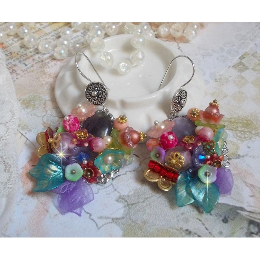 BO Lente Chic Krans gemaakt met diverse bloemen, Murano parels, kristallen, diverse accessoires en oorhaken in Zilver 925/1000