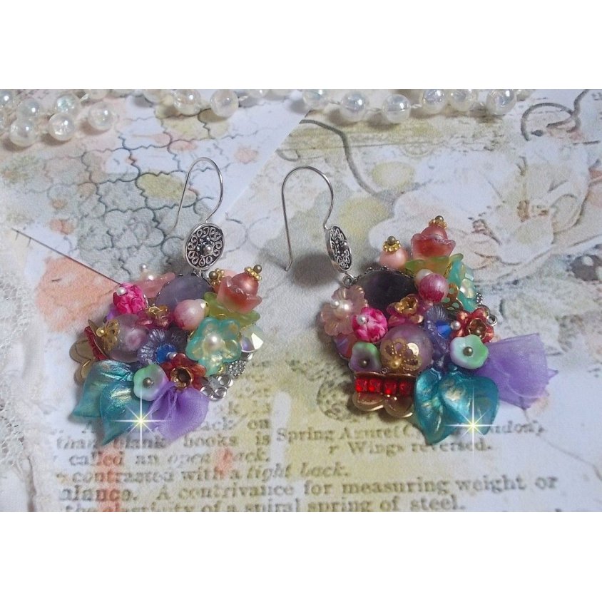 BO Lente Chic Krans gemaakt met diverse bloemen, Murano parels, kristallen, diverse accessoires en oorhaken in Zilver 925/1000