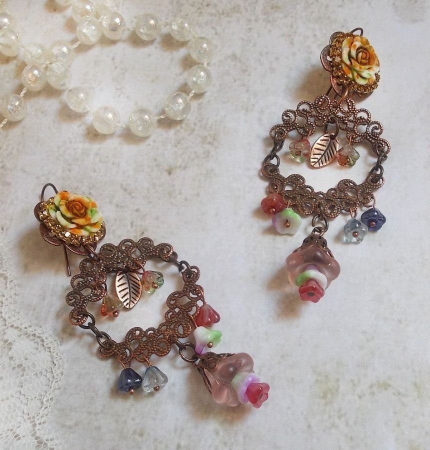 BO French Flowers gemaakt met klokjes, klokjesbloemen, rozen en accessoires in Verouderd Koper