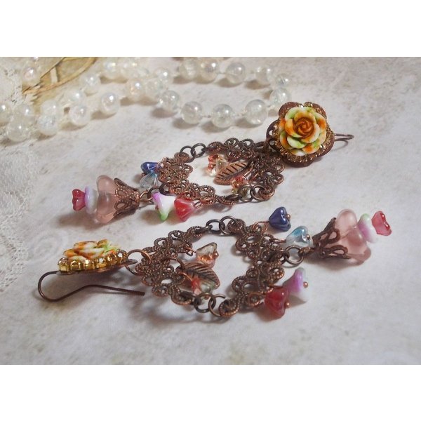 BO French Flowers gemaakt met klokjes, klokjesbloemen, rozen en accessoires in Verouderd Koper