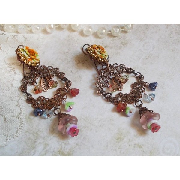 BO French Flowers gemaakt met klokjes, klokjesbloemen, rozen en accessoires in Verouderd Koper