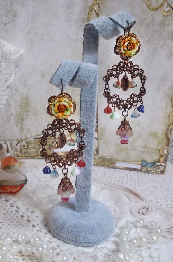 BO French Flowers gemaakt met klokjes, klokjesbloemen, rozen en accessoires in Verouderd Koper