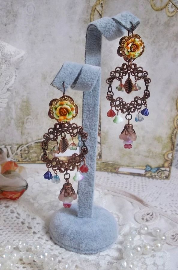 BO French Flowers gemaakt met klokjes, klokjesbloemen, rozen en accessoires in Verouderd Koper