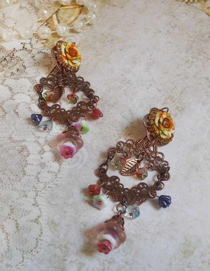 BO French Flowers gemaakt met klokjes, klokjesbloemen, rozen en accessoires in Verouderd Koper