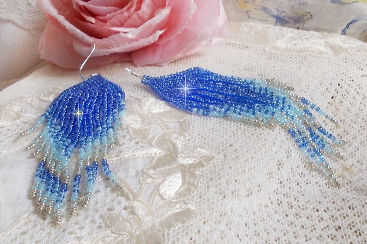BO Soft Blue Dreams gemaakt met kwaliteitszaadjes in saffierblauw, hemelsblauw en zilver met 925/1000 zilveren oorhaken.
