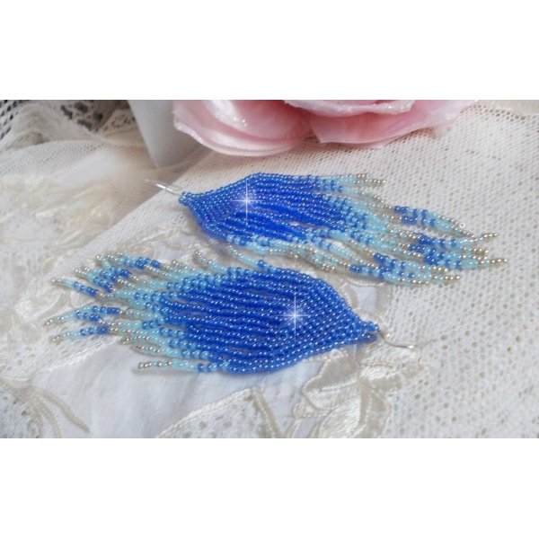 BO Soft Blue Dreams gemaakt met kwaliteitszaadjes in saffierblauw, hemelsblauw en zilver met 925/1000 zilveren oorhaken.
