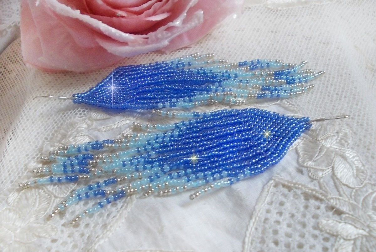 BO Soft Blue Dreams gemaakt met kwaliteitszaadjes in saffierblauw, hemelsblauw en zilver met 925/1000 zilveren oorhaken.