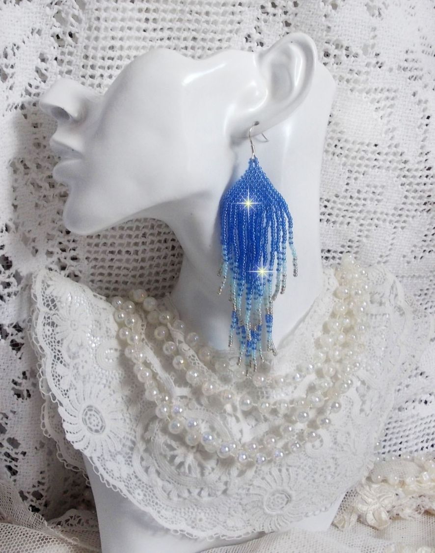 BO Soft Blue Dreams gemaakt met kwaliteitszaadjes in saffierblauw, hemelsblauw en zilver met 925/1000 zilveren oorhaken.