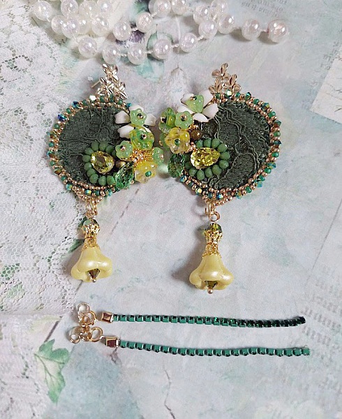 BO Espoir brod&eacute;es avec fleurs et rondes aplaties verres, dentelle, perles Cristal Swarovski