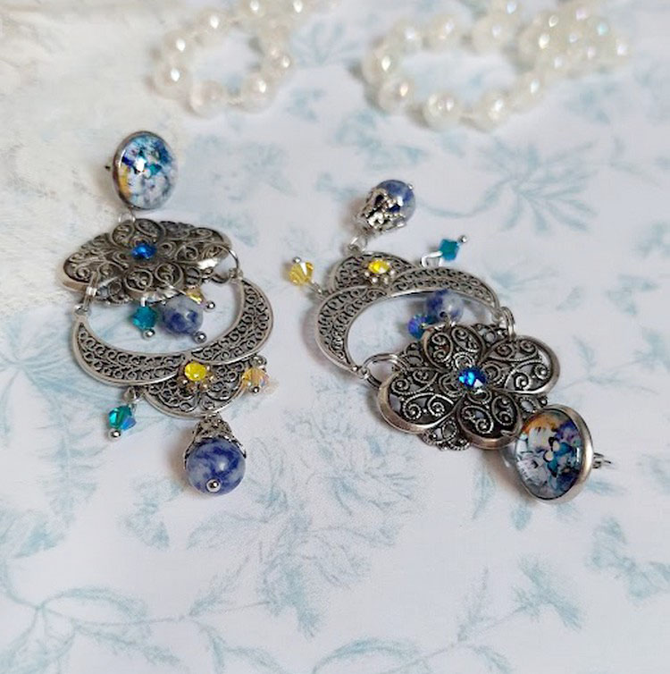 BO Il Etait une Fois créées avec médaillon métal et laiton, cabochons verres et perles cristal Swarovski 