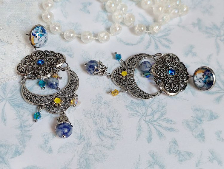 BO Il Etait une Fois créées avec médaillon métal et laiton, cabochons verres et perles cristal Swarovski 