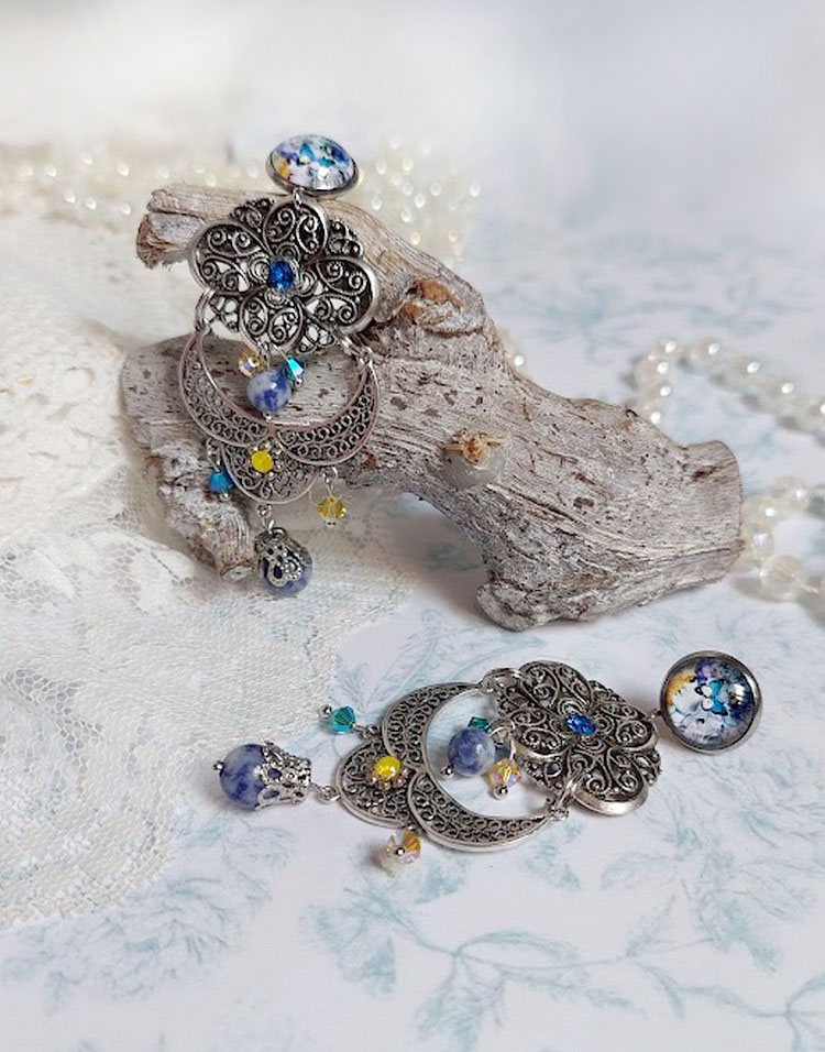 BO Il Etait une Fois créées avec médaillon métal et laiton, cabochons verres et perles cristal Swarovski 