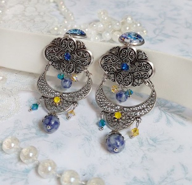 BO Il Etait une Fois créées avec médaillon métal et laiton, cabochons verres et perles cristal Swarovski 