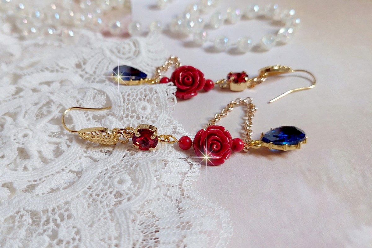BO Flamenca montées avec cabochons en Cristal, roses en Résine, perles rondes en Jade, une chaîne avec des poires en oxyde de Zirconium