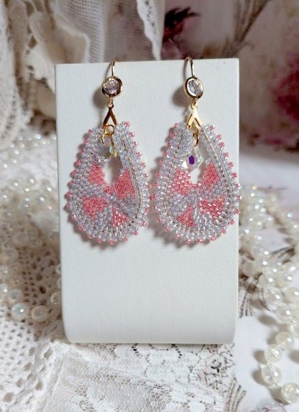 BO Florentine Lavande mont&eacute;es avec rocailles en verre, perles cristal Swarovski et crochets laiton