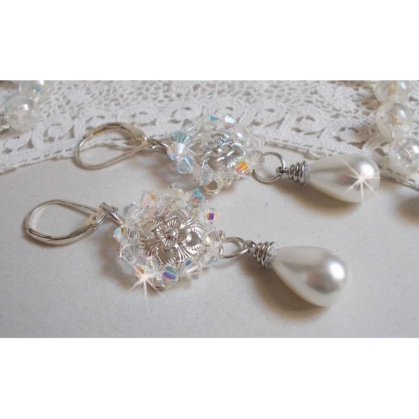 BO Gouttelettes Givrées met Swarovski kristallen tolletjes en witte Majorca parels