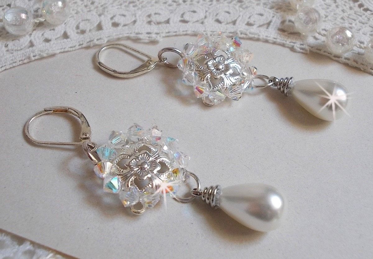 BO Gouttelettes Givrées met Swarovski kristallen tolletjes en witte Majorca parels