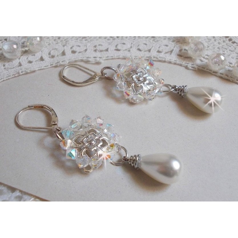 BO Gouttelettes Givrées met Swarovski kristallen tolletjes en witte Majorca parels
