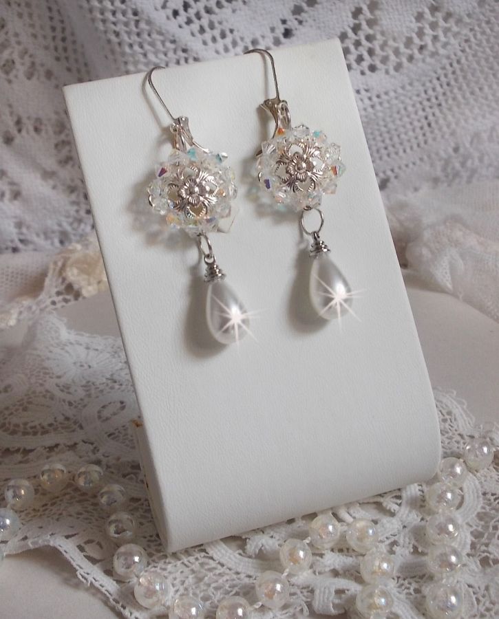 BO Gouttelettes Givrées met Swarovski kristallen tolletjes en witte Majorca parels