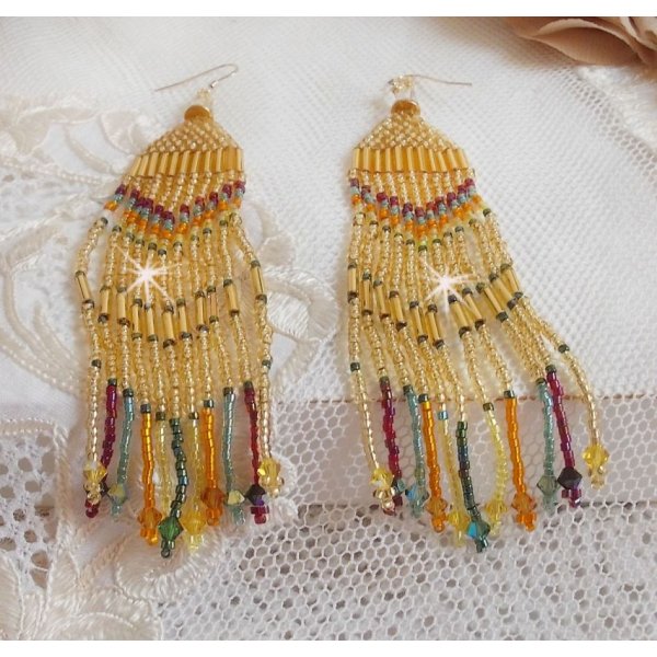 BO Happy Summer gemaakt met Miyuki Delicas rocailles, PureCrystal buisjes en kristallen met 14 karaats Gold Filled haakjes.